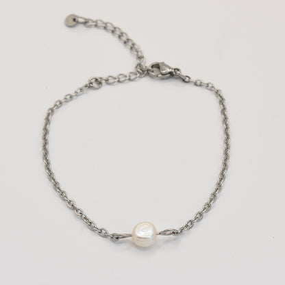 The Salty Dreamers Bracelet | Cutie Pearly Silver is a handmade piece featuring a single white pearl bead on a silver chain, shown against a plain white background.