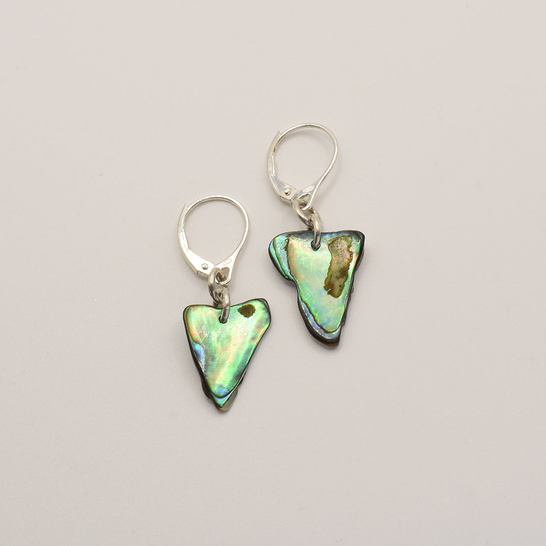 Ohrringe Paua-Muschel Marama in Silber: dreieckige Paua-Muscheln in hellem Grün, handgemacht in Kiel